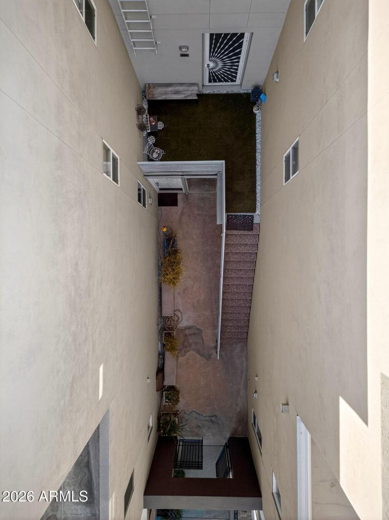 40-web-or-mls-16E Washington St 207