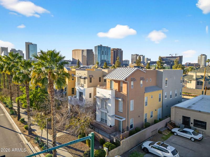 43-web-or-mls-06E Washington St 207