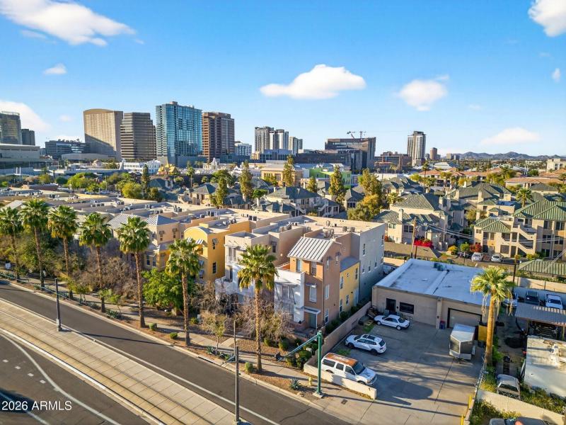 48-web-or-mls-04E Washington St 207