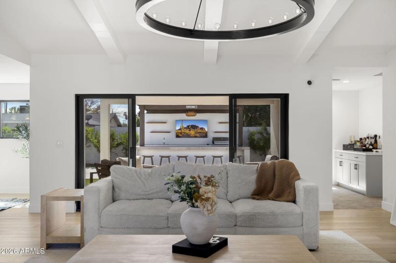 Outdoor:Indoor Living