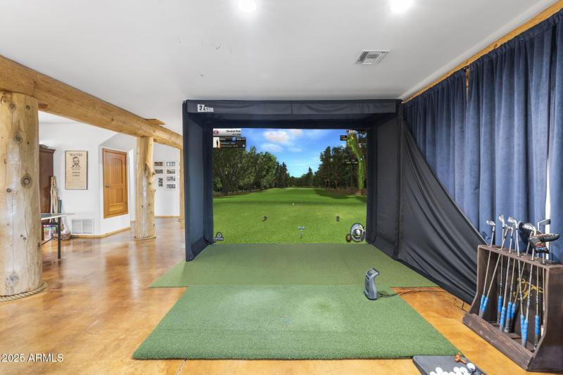 Indoor golf