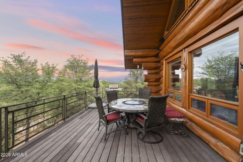 Multiple outdoor dinign areas