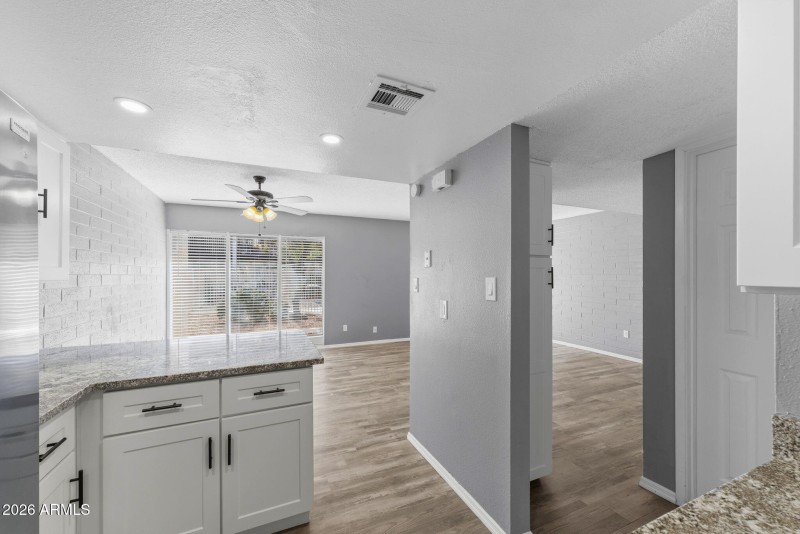 011__1828 W Tuckey Ln unit 8