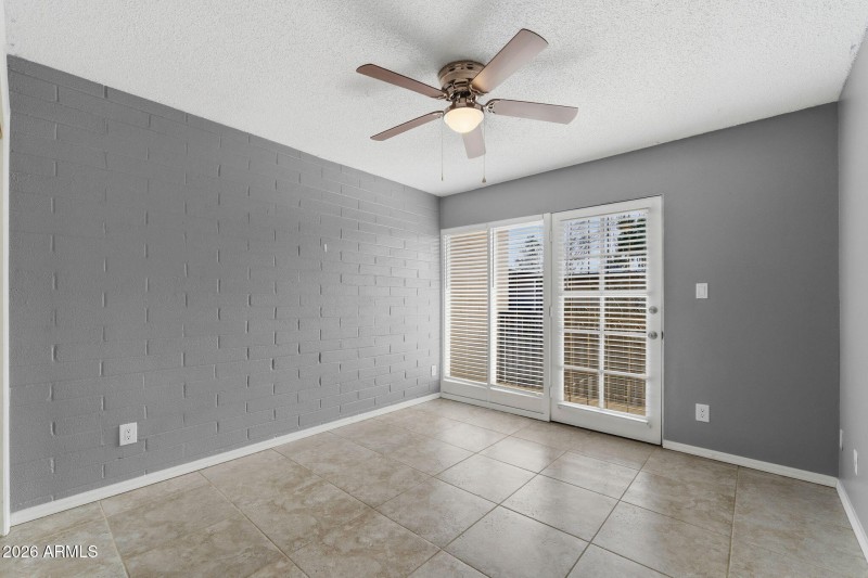 013__1828 W Tuckey Ln unit 8