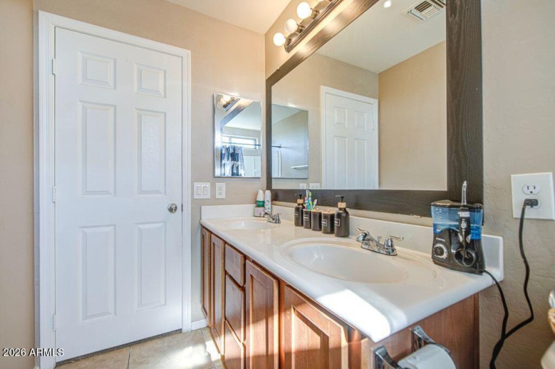 Blazen_Primary Bath 2