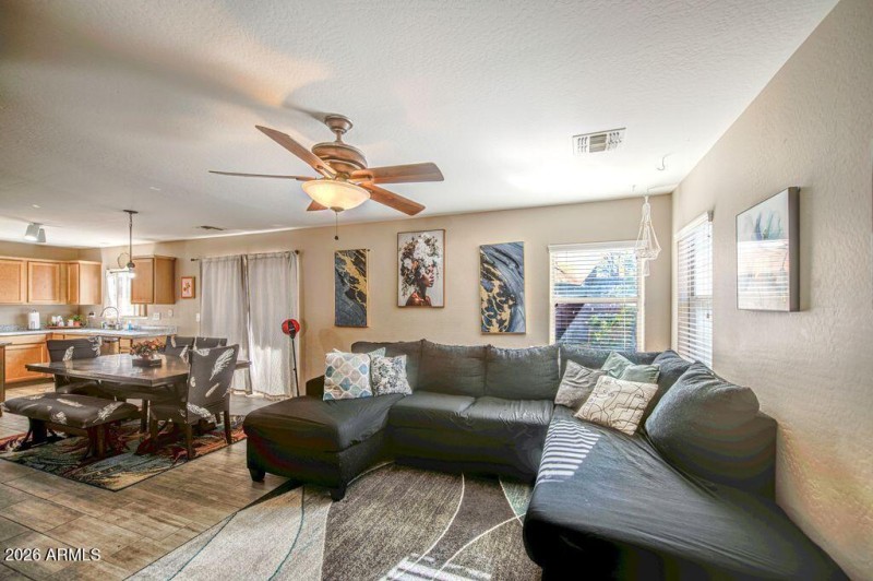 Blazen_Family room_Dining