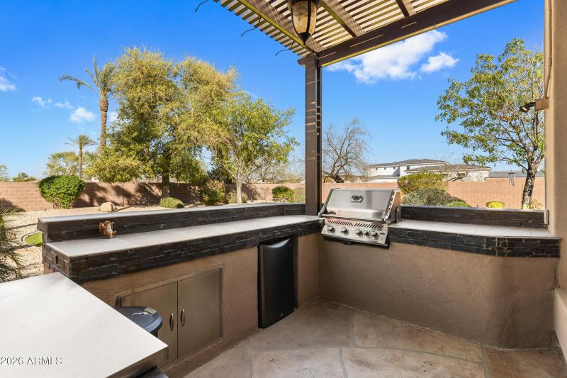 Built in BBQ and Bar