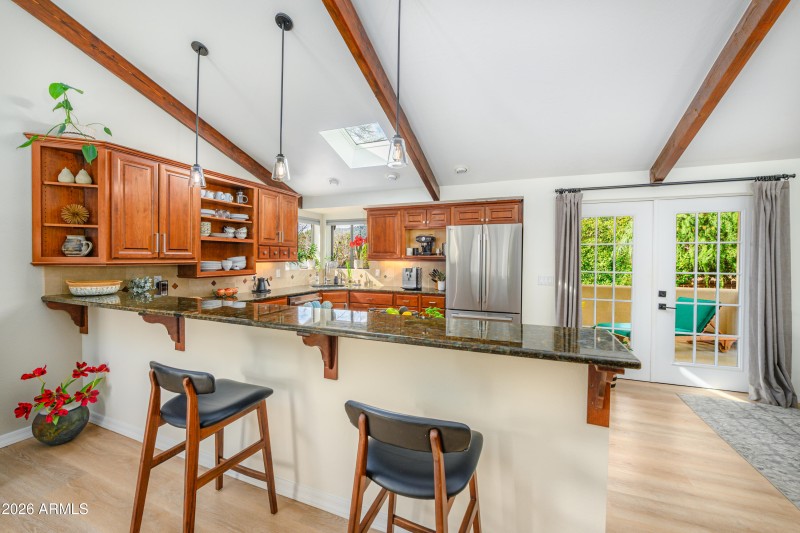 Breakfast bar and open kitchen