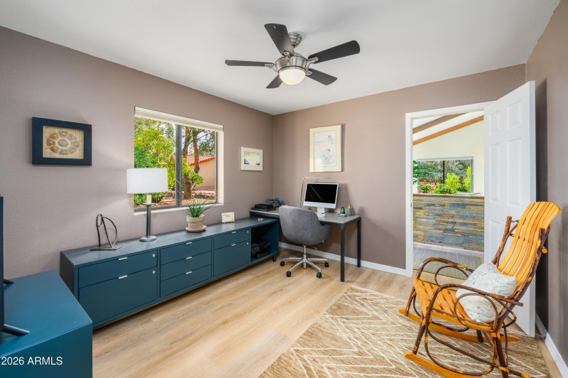 Flexible office or bedroom