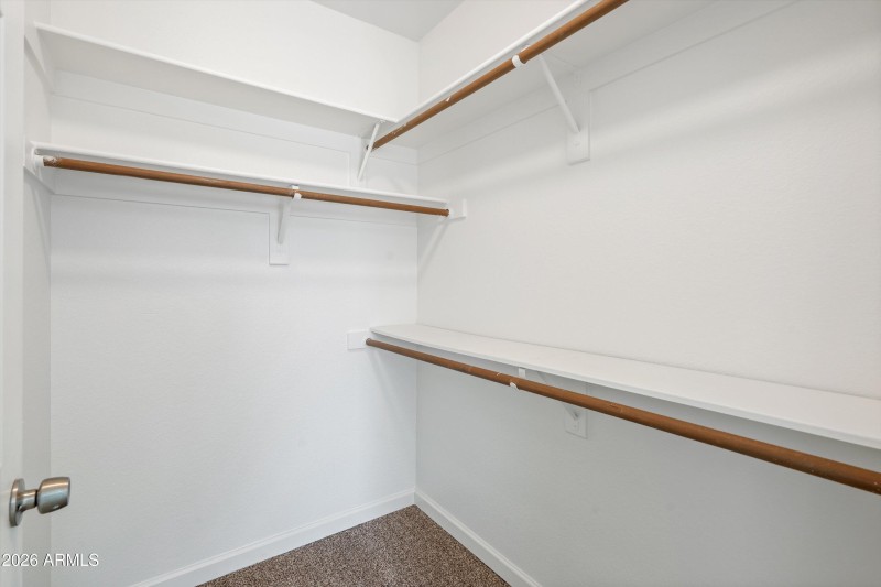 18-Walk-in Closet