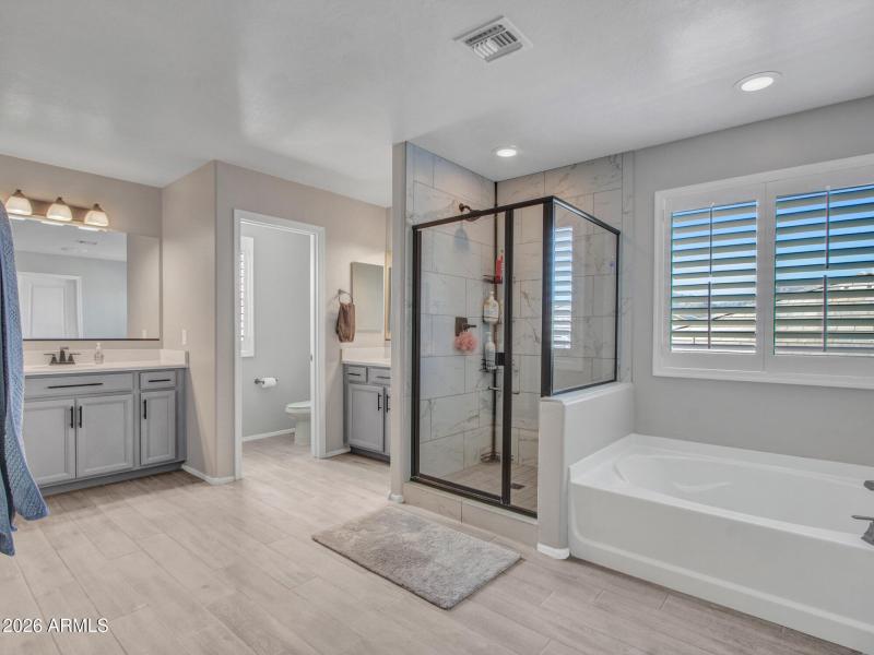 16-Primary-Suite-(5)