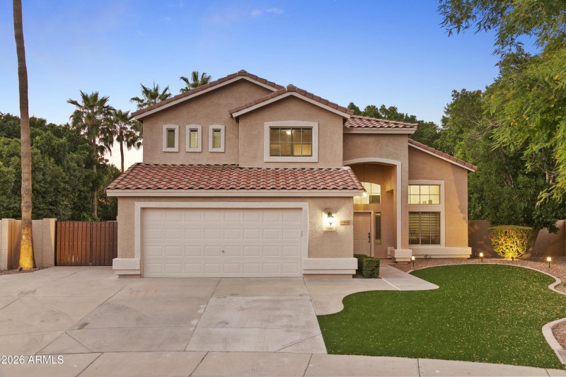 Front Yard w/ RV Gate
