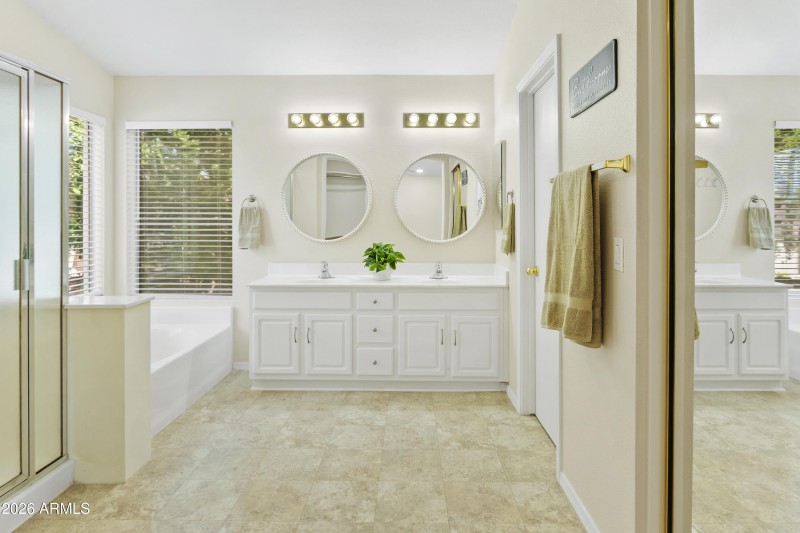 Owner's Bathroom w/ Dual Vanity