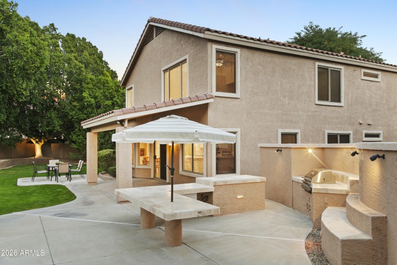 Outdoor Entertaining w/ Kitchen