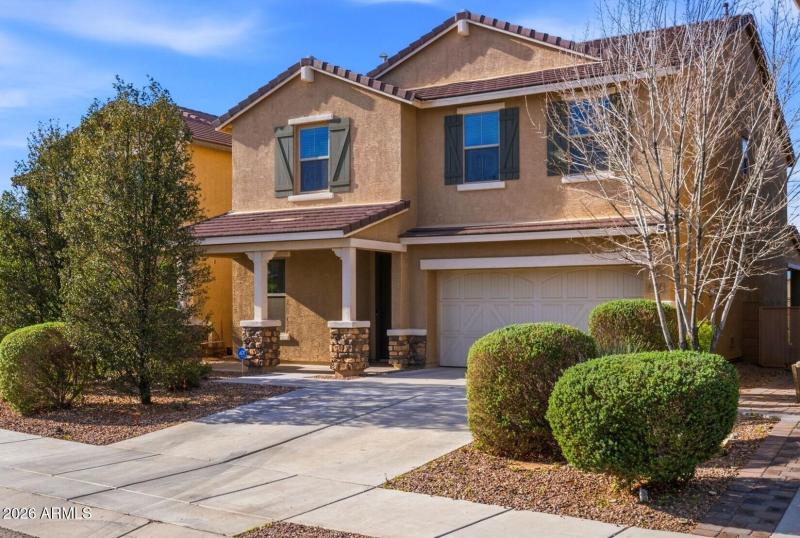 5 Stacked Stone Front + Extra Long Drive