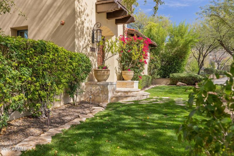 11-web-or-mls-10310-e-sierra-pinta-dr