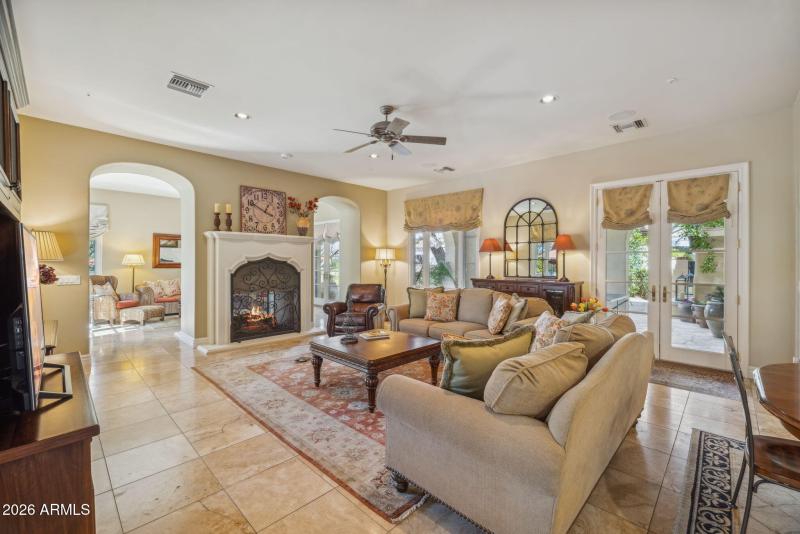 14-web-or-mls-10310-e-sierra-pinta-dr