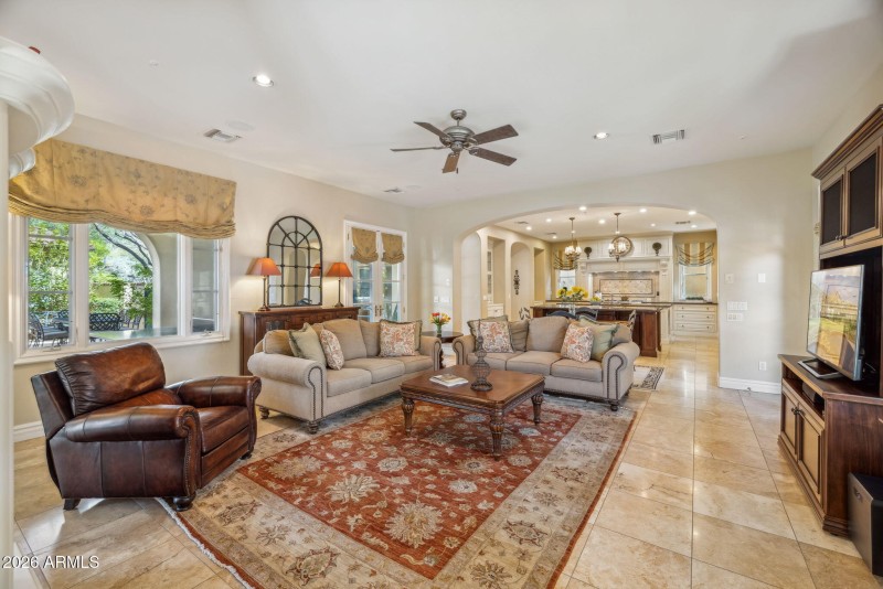 15-web-or-mls-10310-e-sierra-pinta-dr