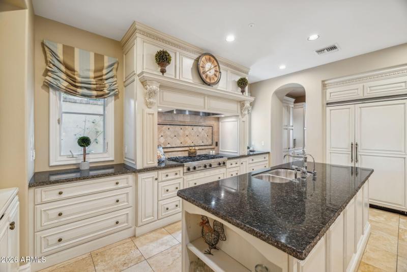 25-web-or-mls-10310-e-sierra-pinta-dr