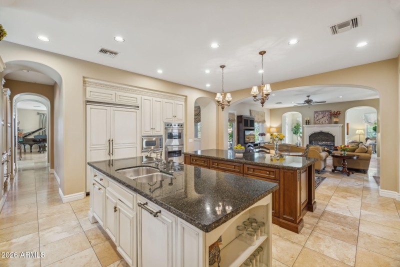 26-web-or-mls-10310-e-sierra-pinta-dr