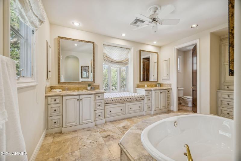 46-web-or-mls-10310-e-sierra-pinta-dr