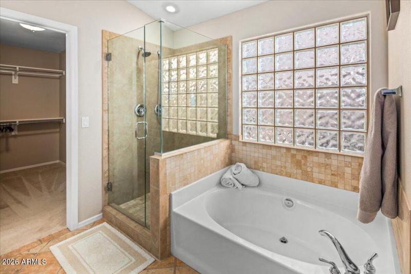 25-Primary Bath & Showers