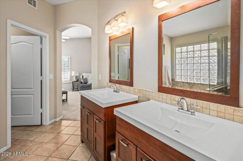 24-Primary Bath Details