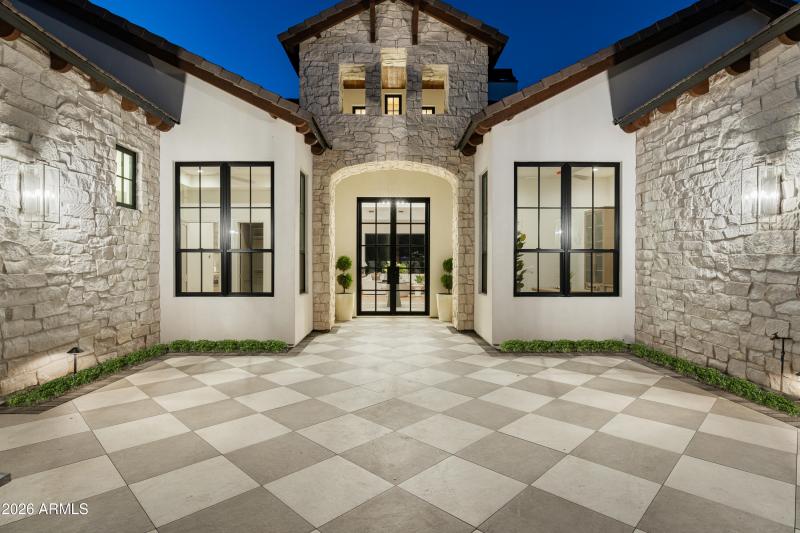 02-6302 E Calle Del Norte (1 of 1)