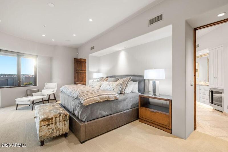 018_Primary Suite Privacy