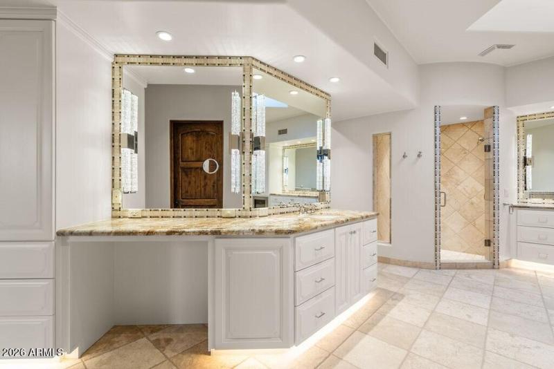 024_Comprehensive Vanity Space