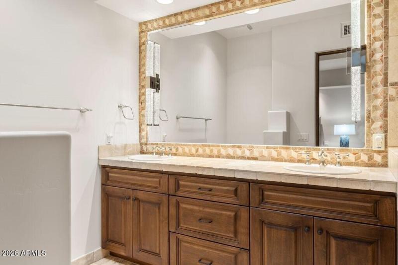 035_Lavish Ensuite 3 Double Vanity