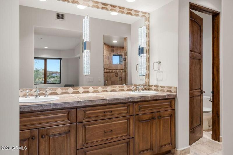 040_Guest 4 Bath Bliss