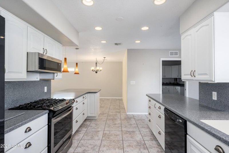 10215 W Mountain View Rd - 06