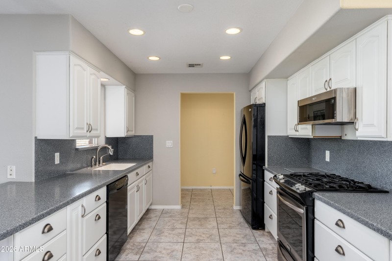 10215 W Mountain View Rd - 07