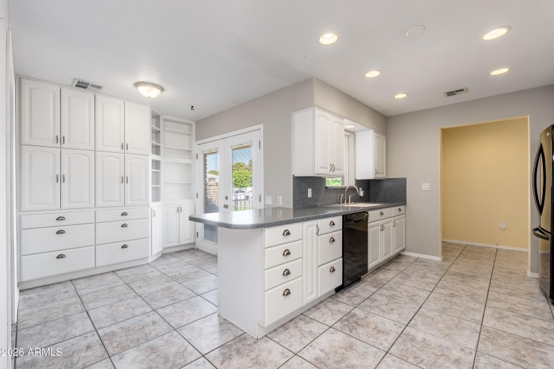 10215 W Mountain View Rd - 09