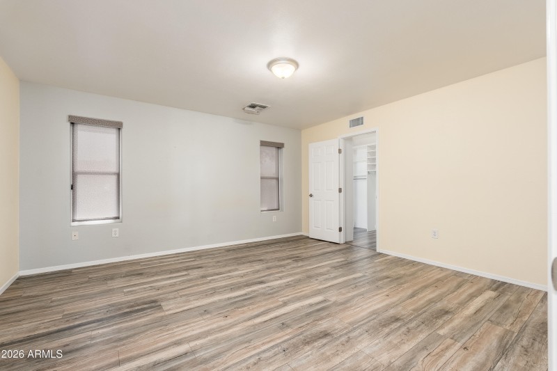 10215 W Mountain View Rd - 18