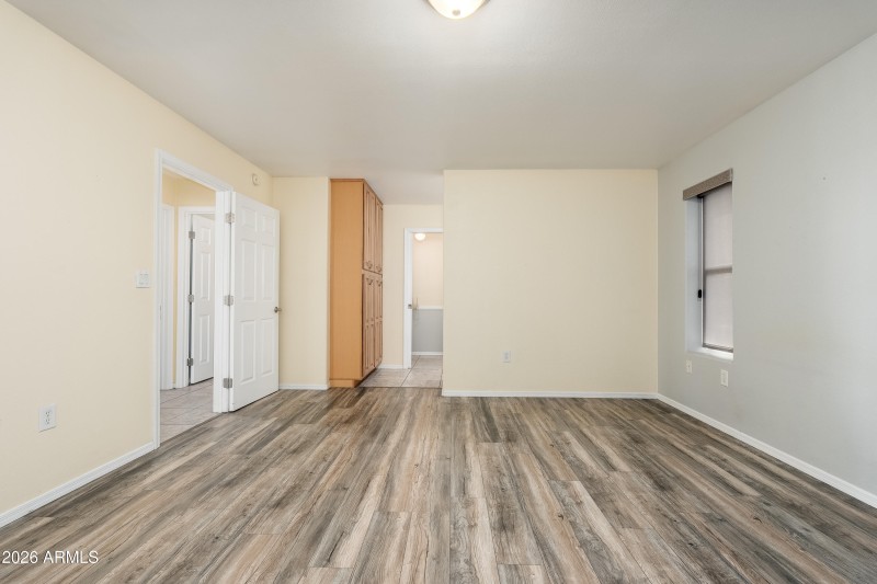 10215 W Mountain View Rd - 20