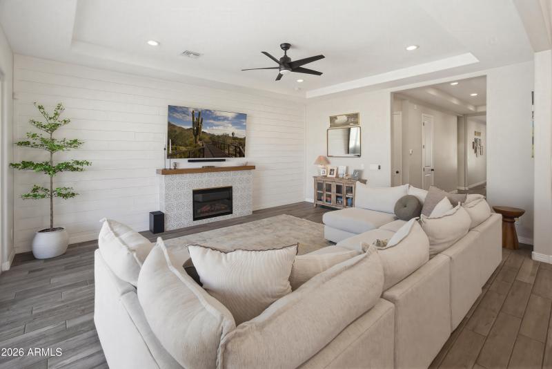 14606 W Corrine Dr-20