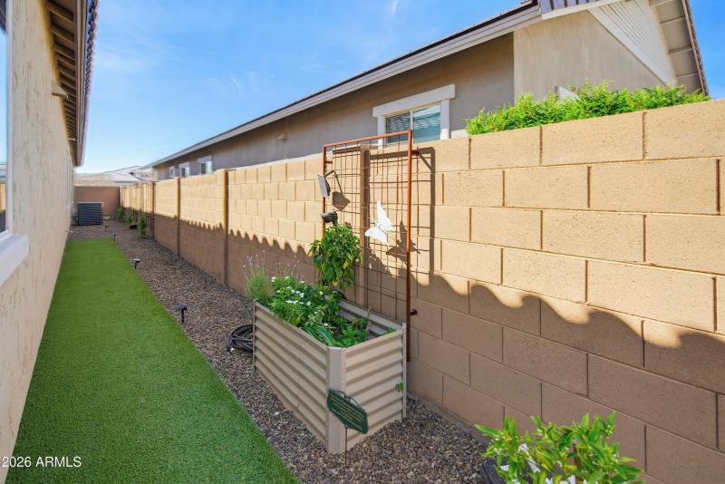 14606 W Corrine Dr-42