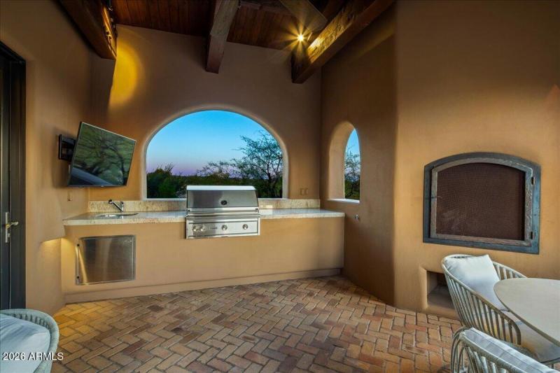Outdoor Kitchen