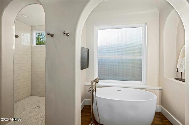 Primary Bath & Showers