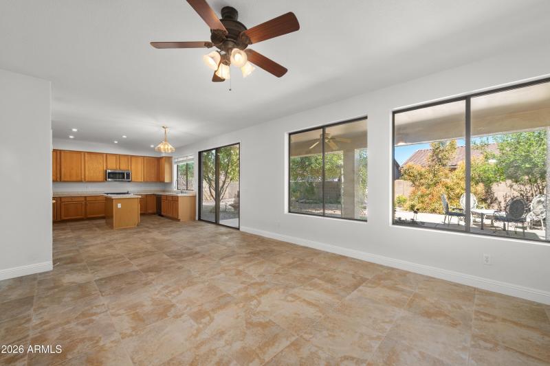 11-486-E-Windsor-Dr-11