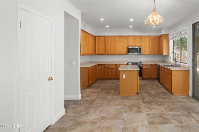 13-486-E-Windsor-Dr-13