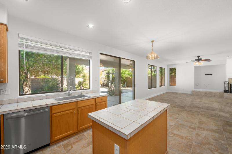 16-486-E-Windsor-Dr-16