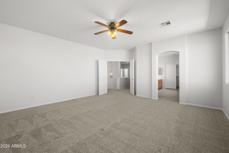 18-486-E-Windsor-Dr-18