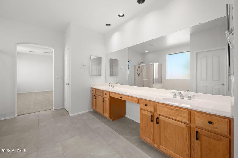 20-486-E-Windsor-Dr-20