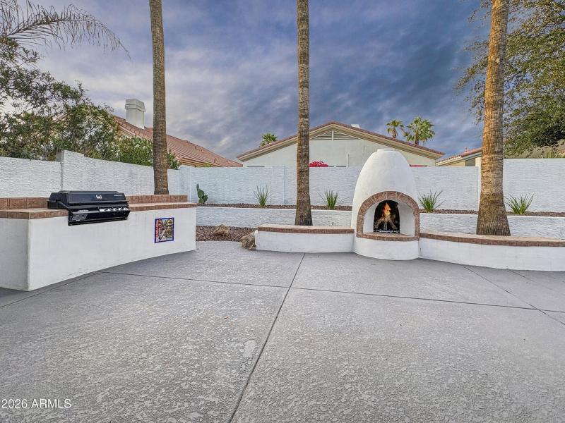 Built in Grill, Fireplace