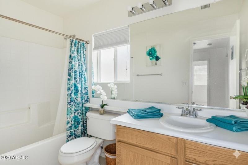 2nd Floor Full Bathroom