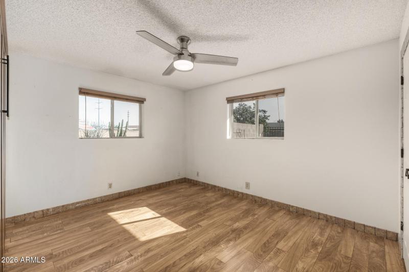 Room for desk ir ciuch