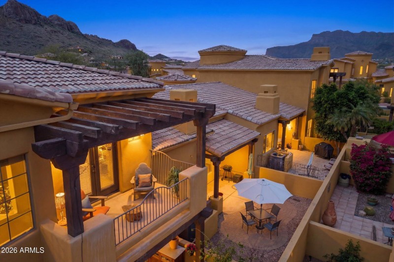 02-DJI_0902_twilight_7a4cc5c2-6d0e-42f9-